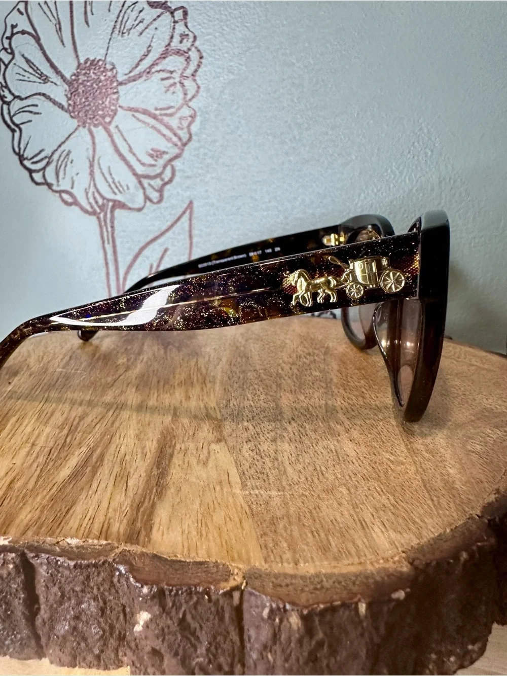 Coach Women’s Sunglasses - Classic Oversized Style - Picture 8 of 9